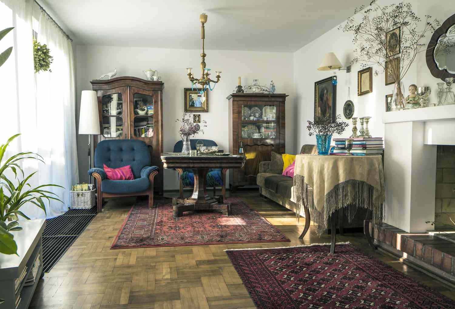 Sitting room with ornate rugs