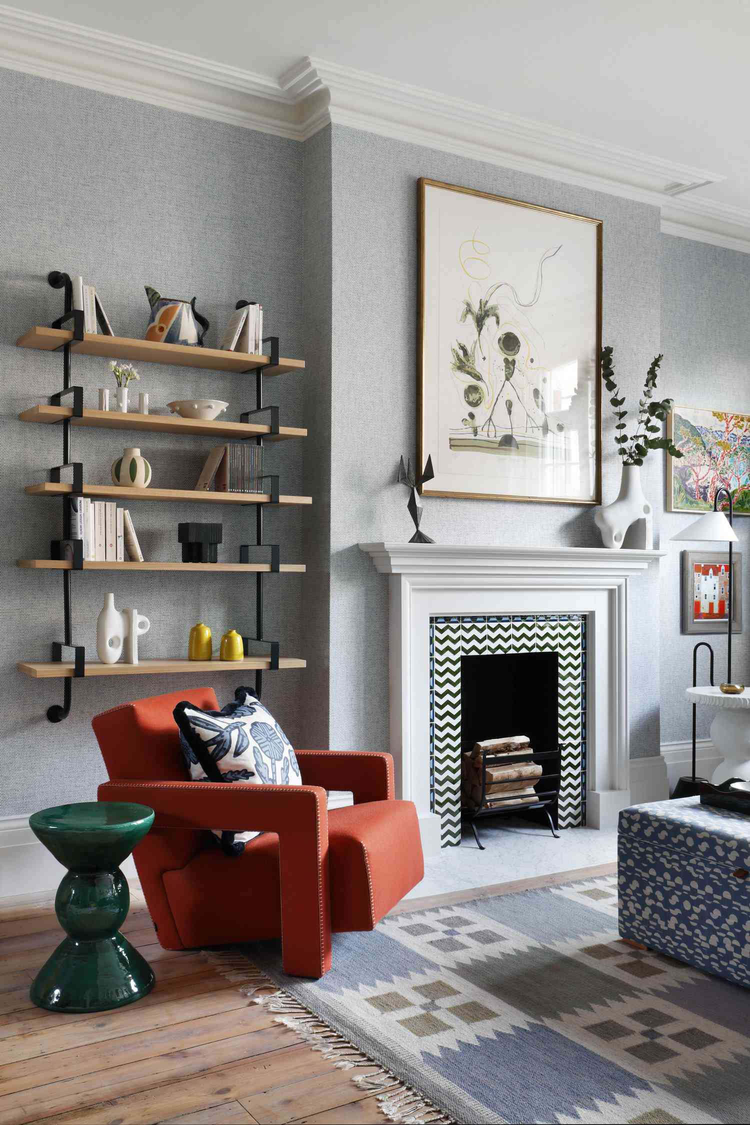 sleek floating bookshelf
