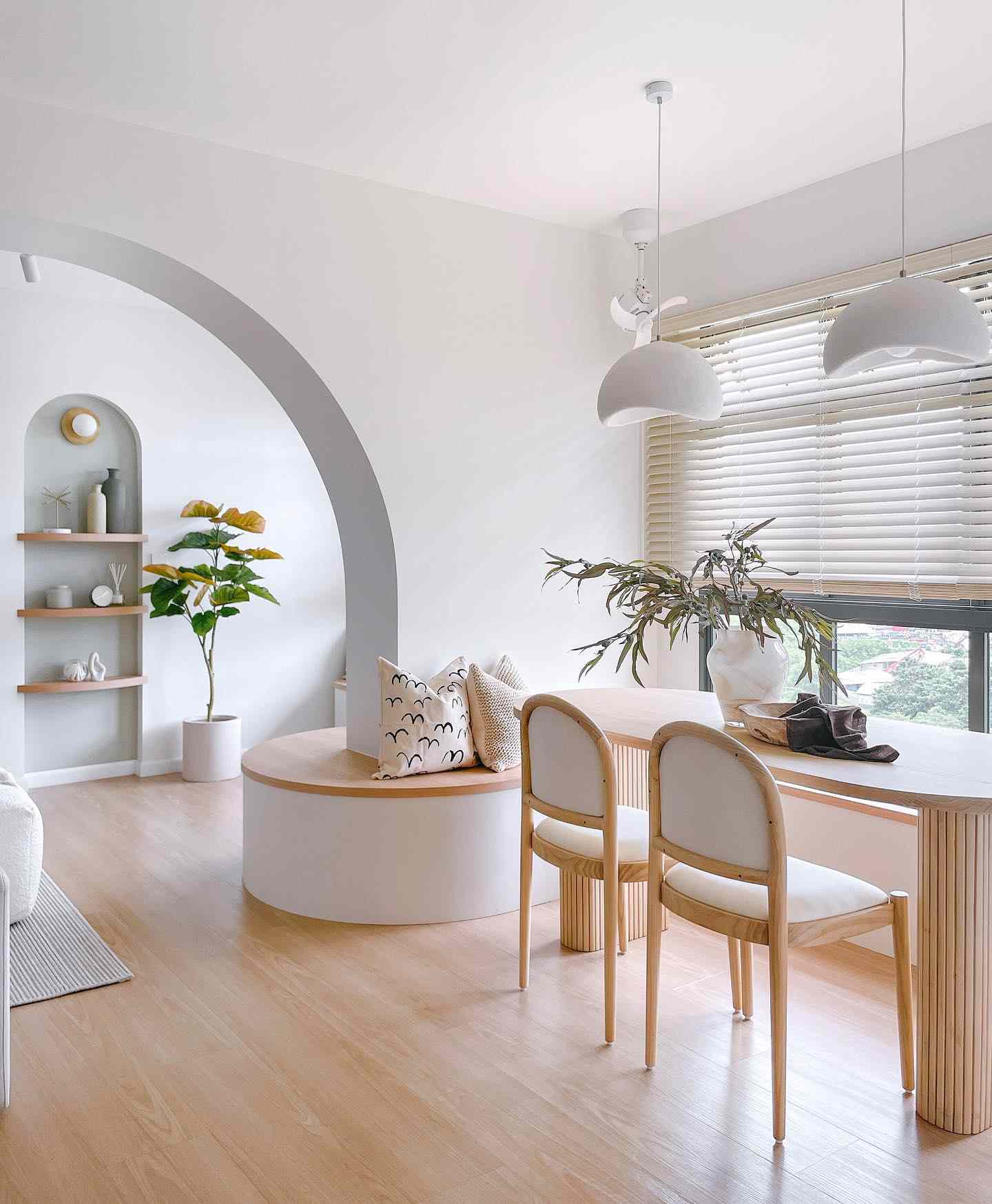 minimalist decorated dining room