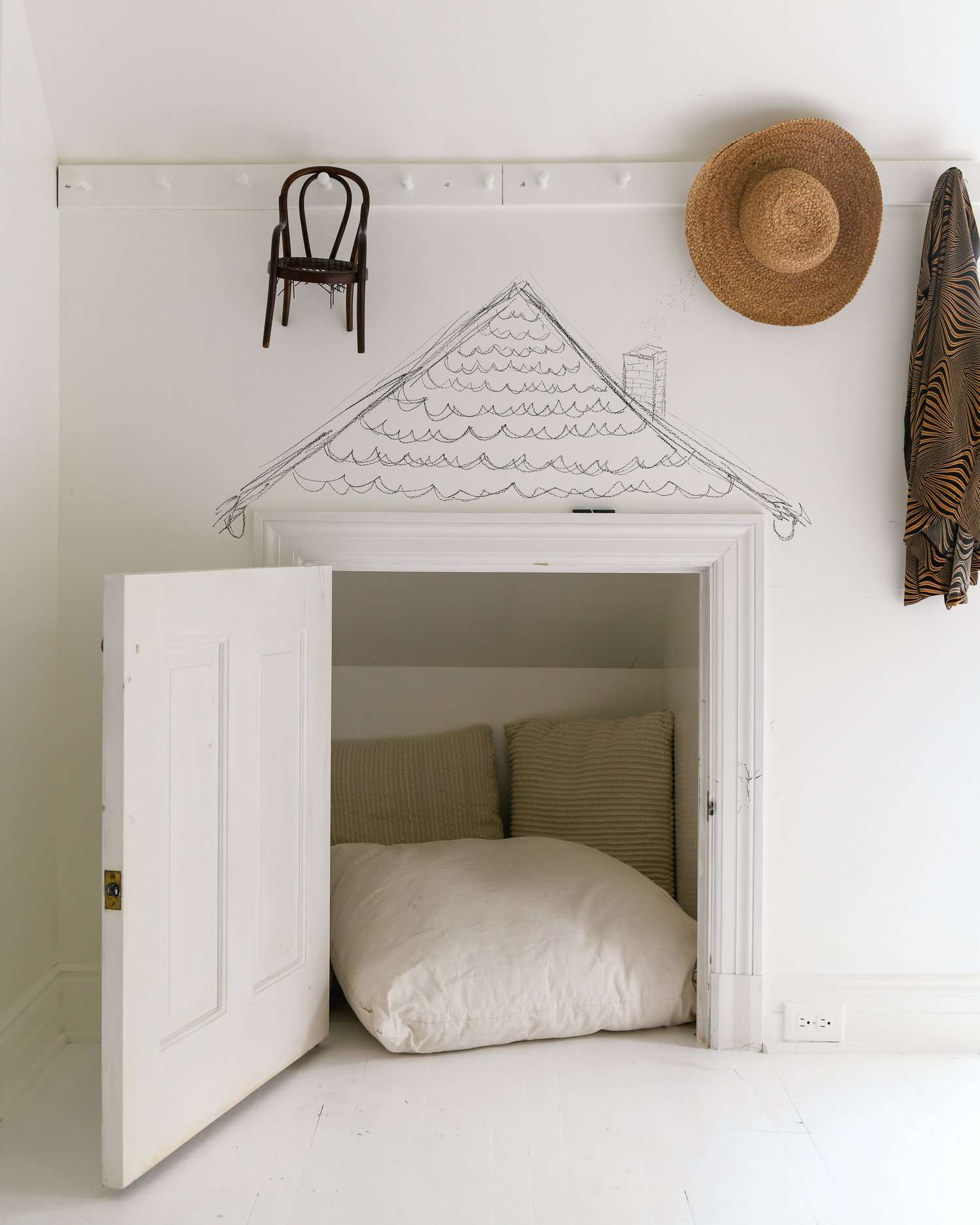 diy decorating empty wall space above the door
